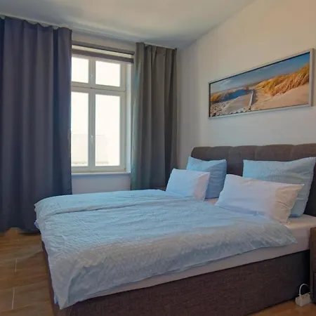 Apartment Modern Family In
