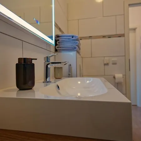 Modern Family In Apartment *