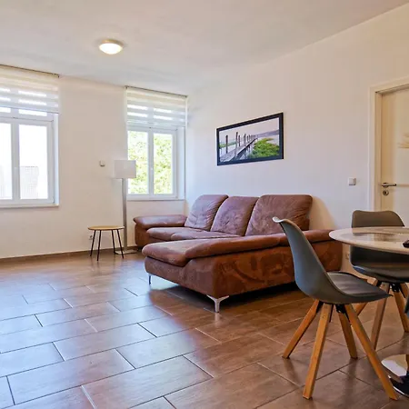 Modern Family In Apartment Bamberg