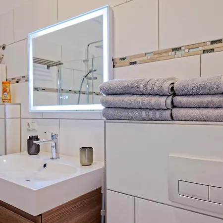 Modern Family In Apartment Bamberg