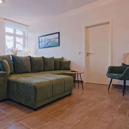 Modern Family In Apartment Bamberg